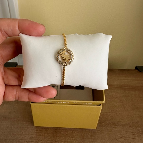 Michael Kors Signature Charm w/Stone Gold Bracelet, NWT - Picture 3 of 11